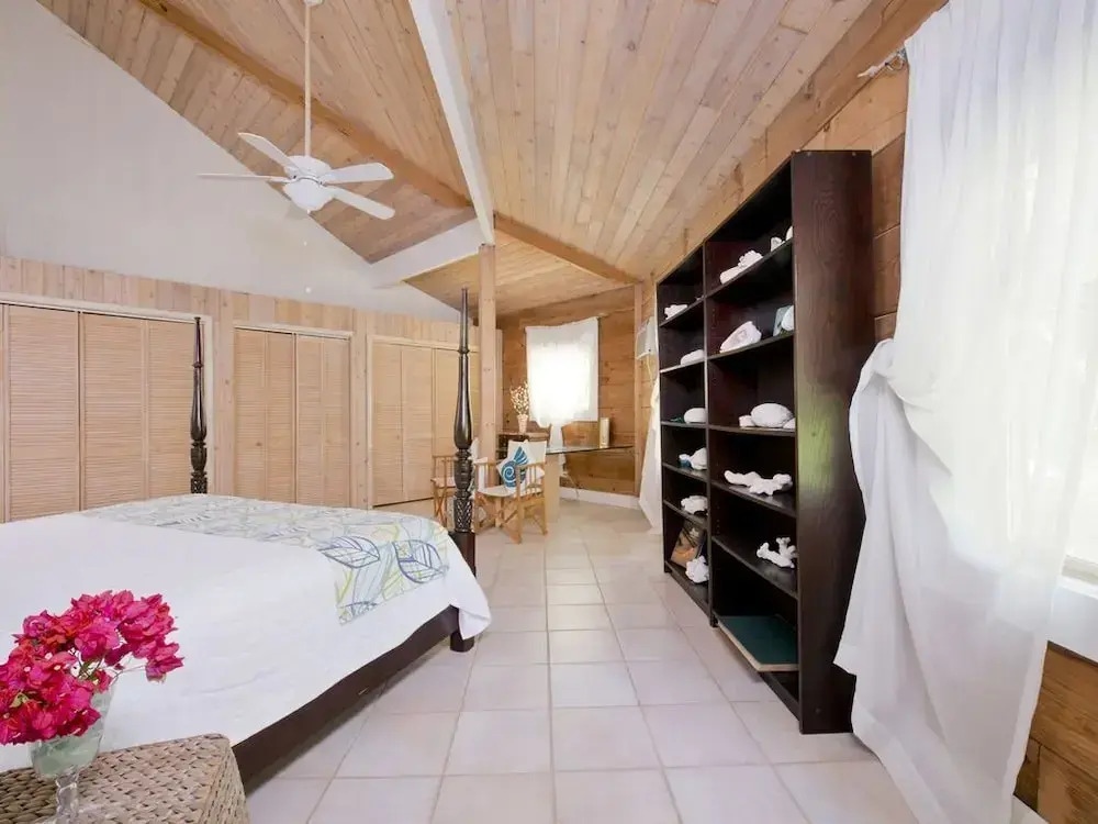 Poponi Cottage Paradise: Pink Sand Retreat