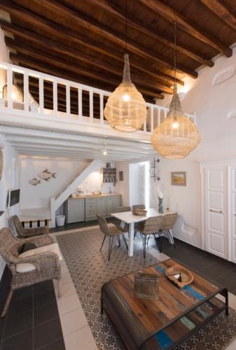 Apollonion House