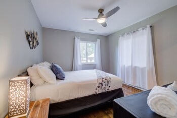 Charming Home Near Highlands Square Park