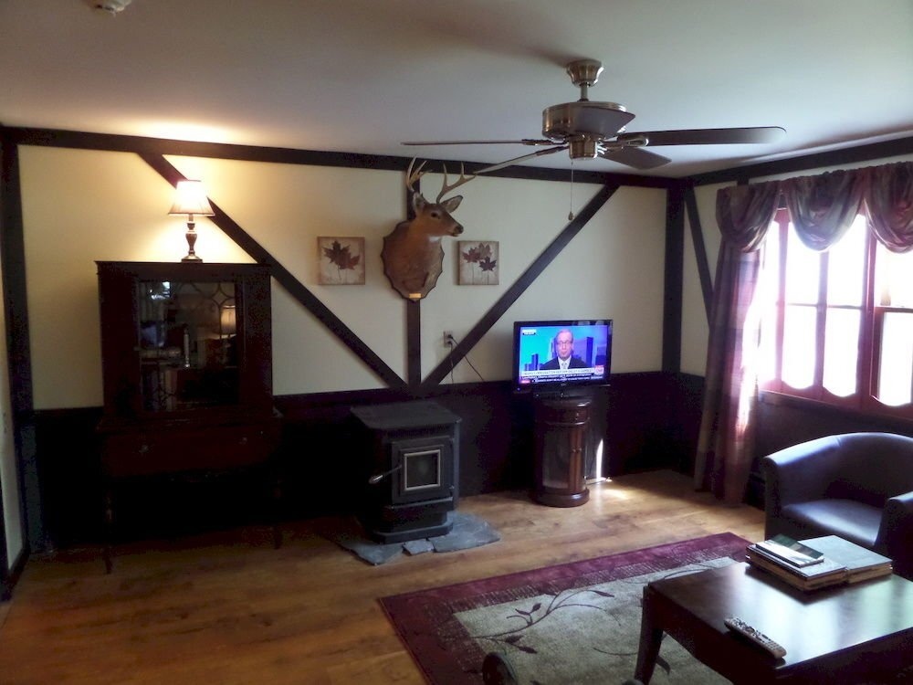 The Lodge at Harrisburg Lake