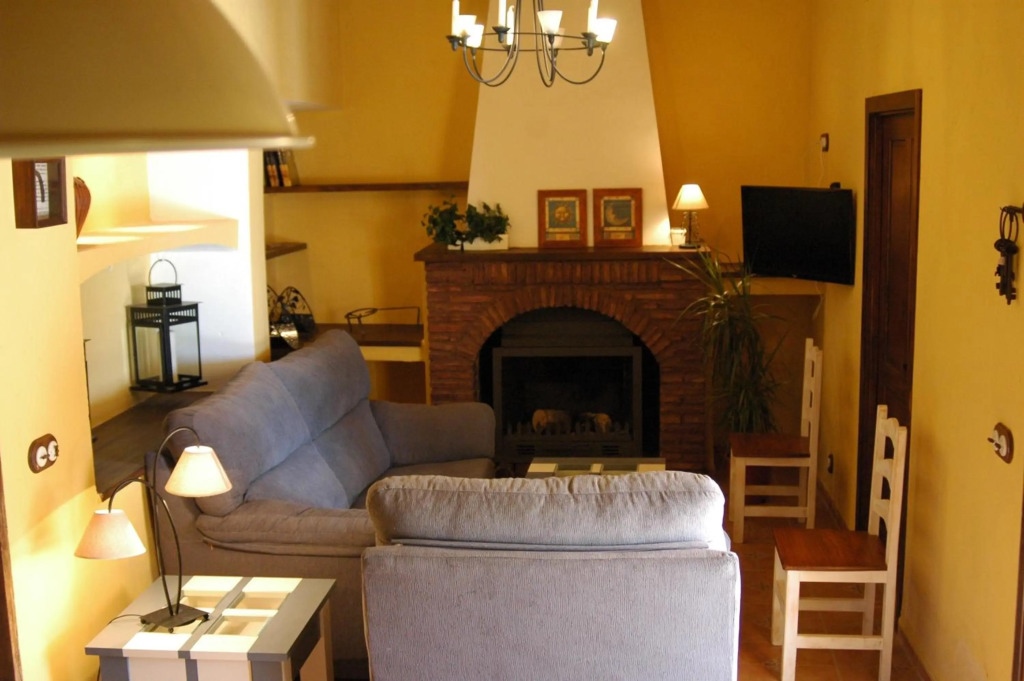 4 bedrooms house with shared pool enclosed garden and wifi at Alcaracejos