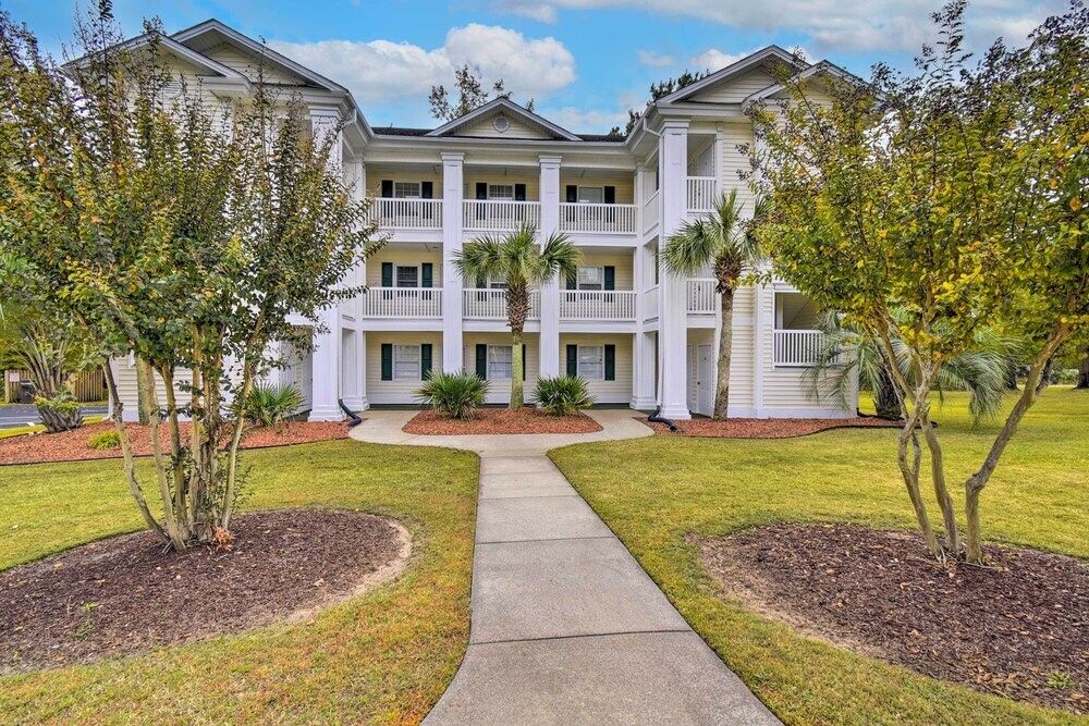 Aberdeen Club Golf Retreat, Short Drive to Beach!