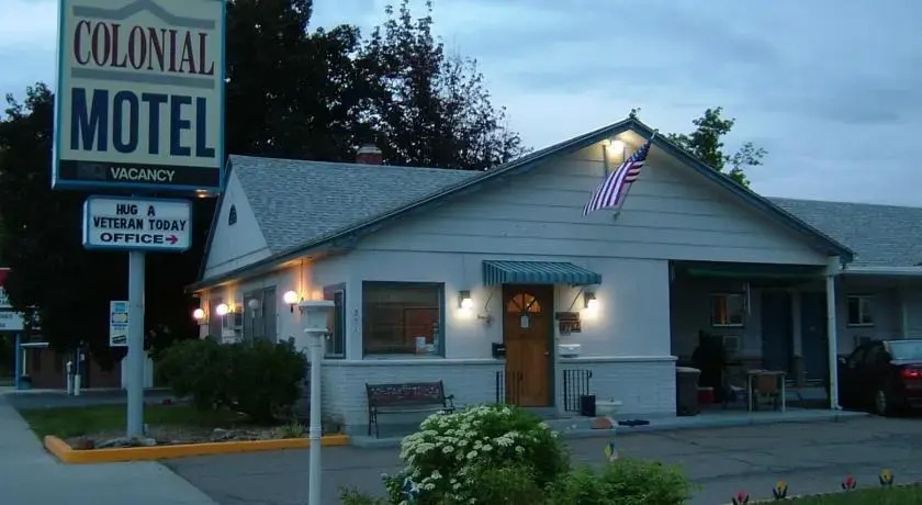 Colonial Motel