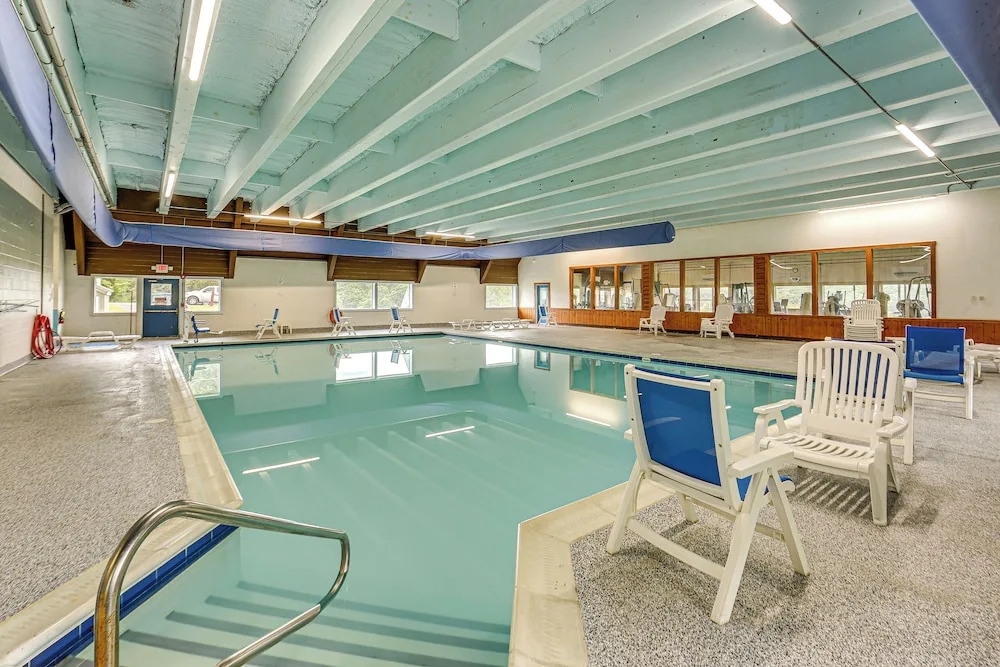 Walk to Alpine Lake: Terra Alta Cabin w/ Deck