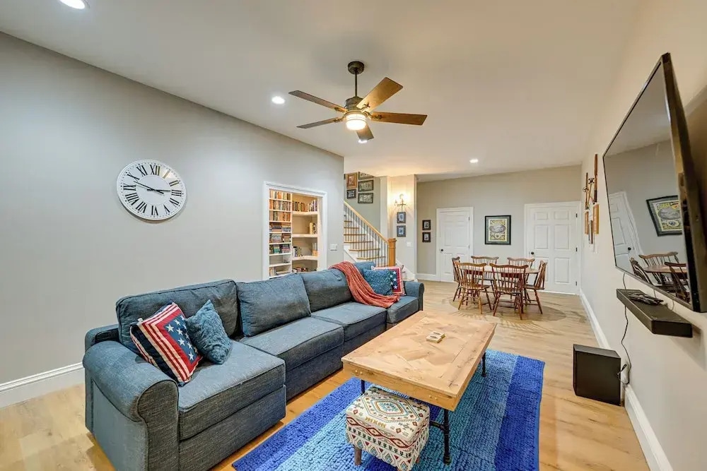 6 Mi to Dtwn Cashiers: Spacious Home w/ Deck