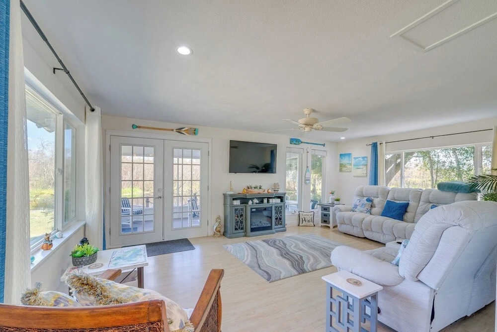 'laurel on the Lakes' Floral City Escape w/ Canoe!