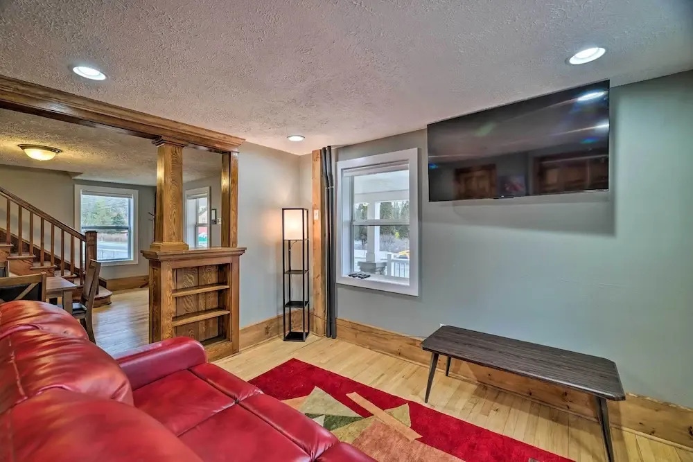 Scotrun Home Centrally Located to Area Resorts