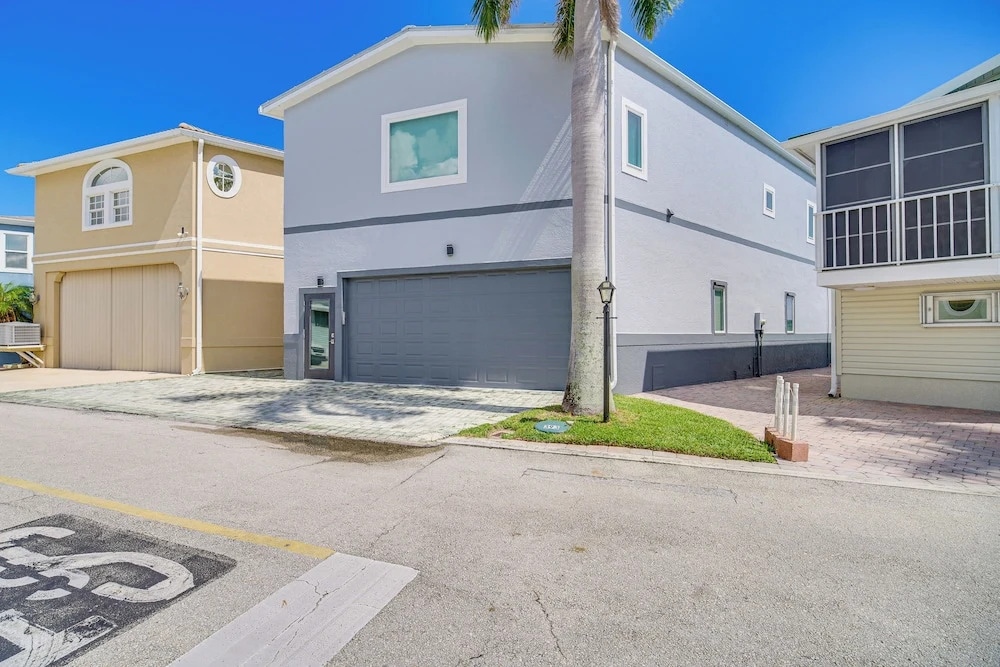 Beach Access & Resort Amenities: Jensen Beach Home