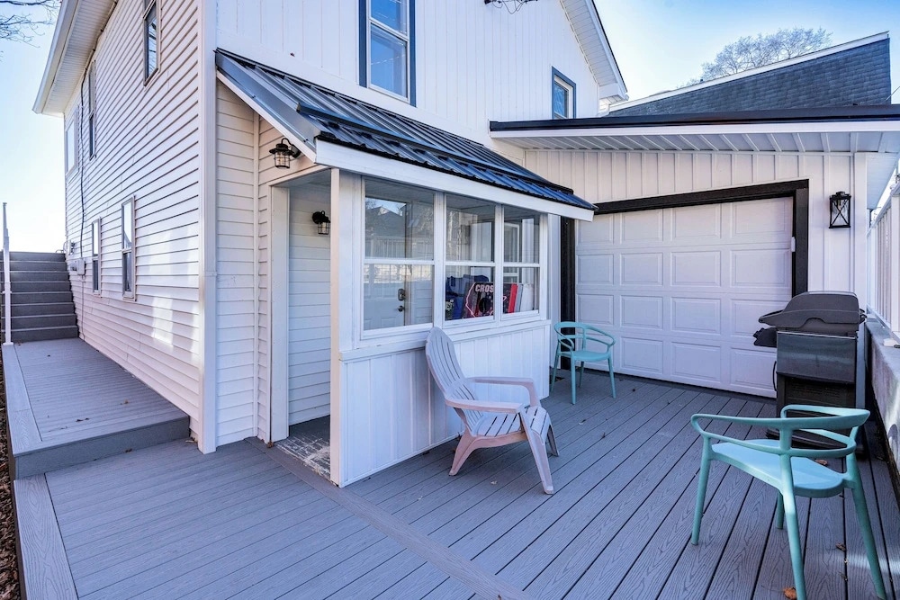 Waterfront Buckeye Lake Home w/ Deck & Dock!