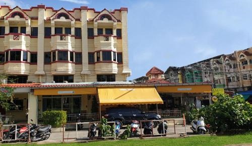 Oasis Apartments, Guesthouse, Hostel & Bar