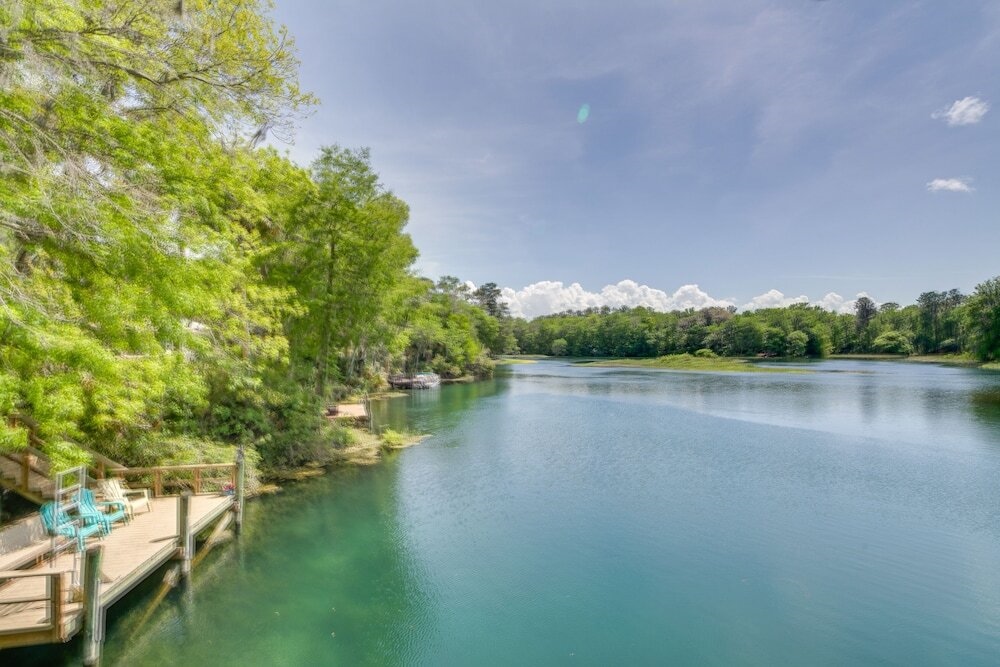Dock & Kayaks: Riverfront Dunnellon Home!