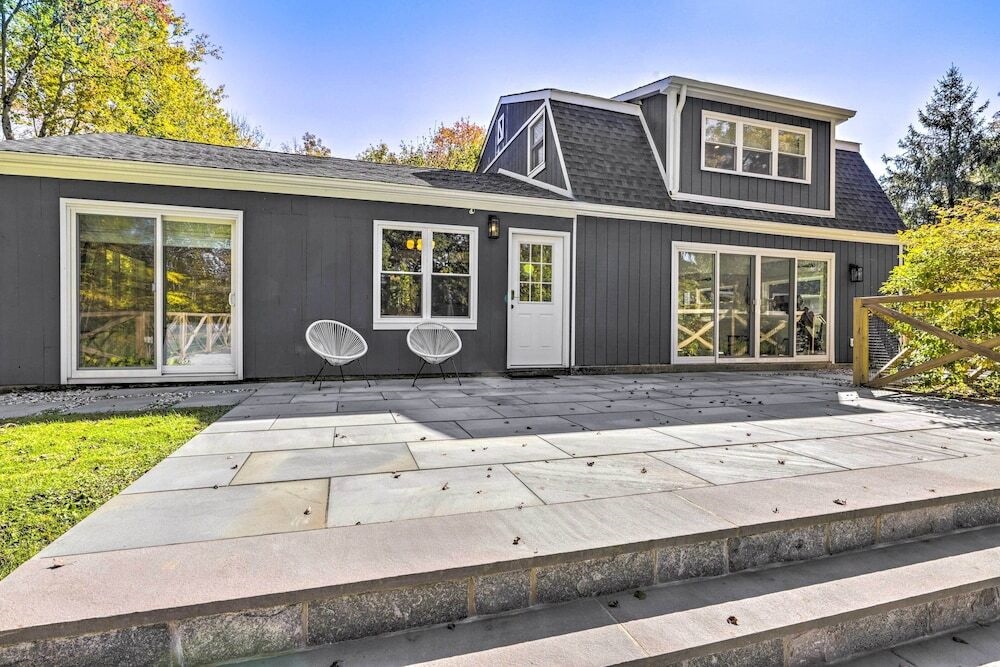 Modern Escape w/ Fire Pit, Near Lake Waramaug