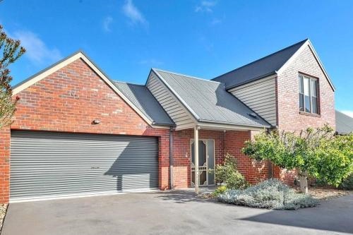 Central Villa Two King Beds Disabled Family Pets