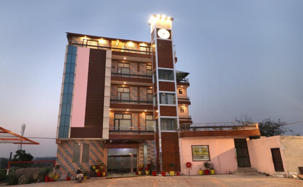 Hotel Silver Oak By OYO Rooms