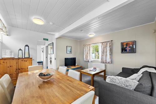 Cozy House by the River Ytri Ranga