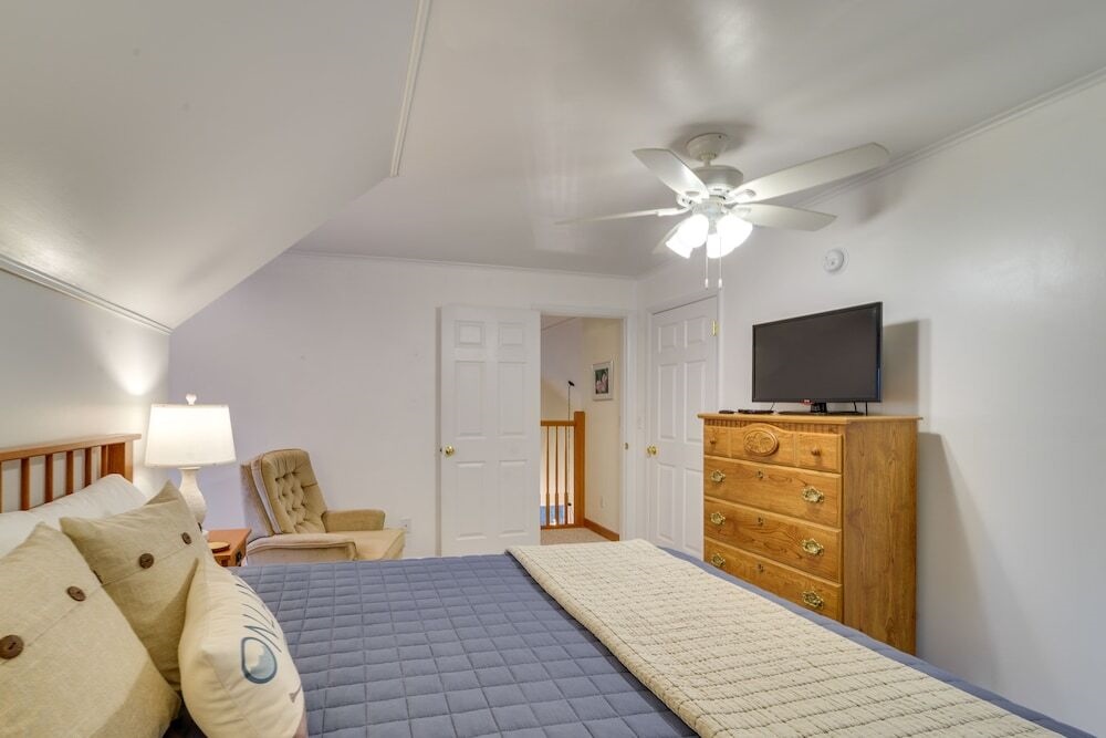 'the Eagles Nest at Alpine' Cabin w/ Fireplace!