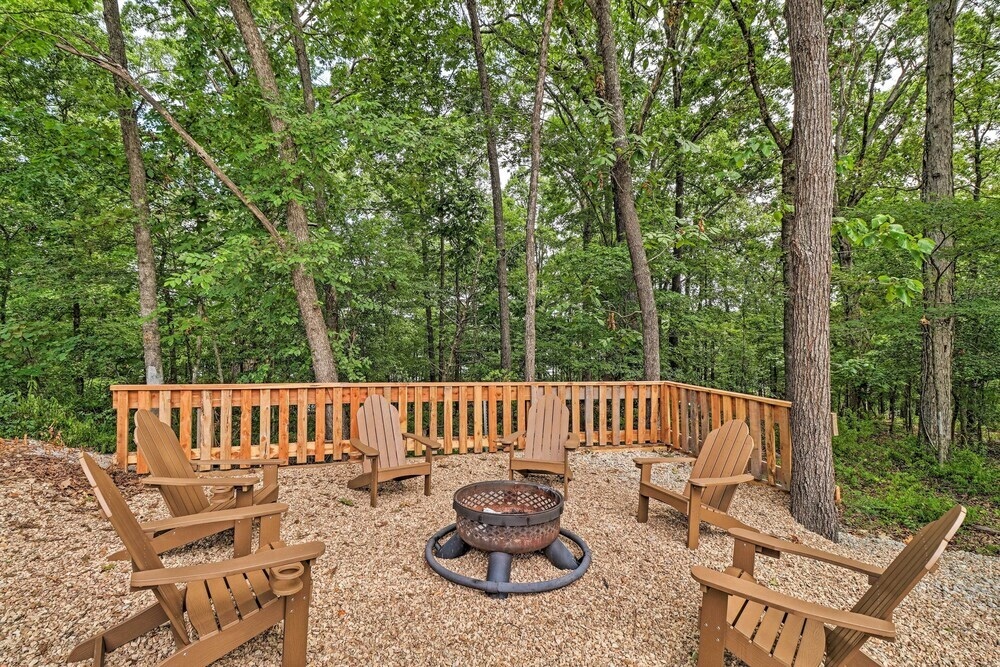 Bull Shoals Condo Retreat ~ 1 Mi to Marina!