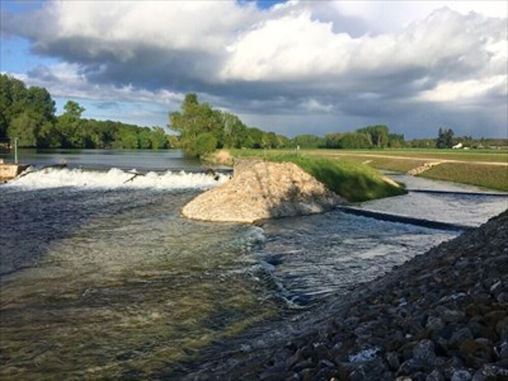 Apartment With one Bedroom in Civray, With Wonderful City View, Furnished Garden and Wifi