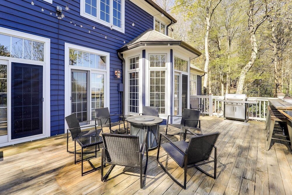 Boone Home w/ Fire Pit - Near App Ski & Sugar Mtn!