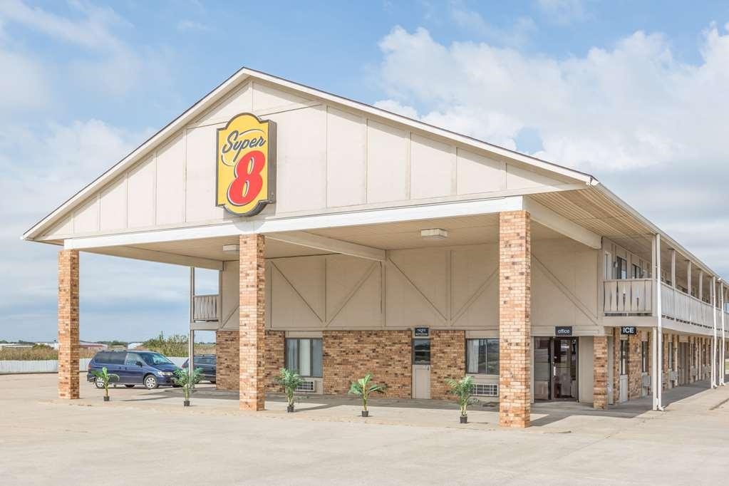 Super 8 by Wyndham Butler