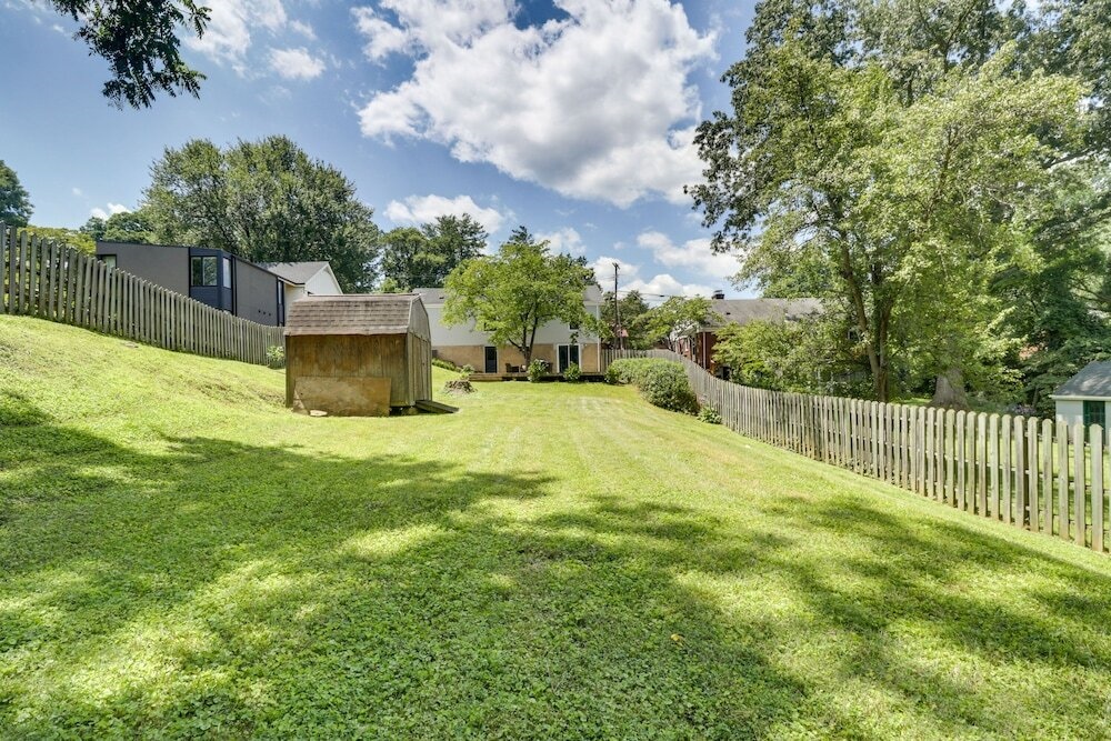 Charming Retreat in Charlottesville w/ Deck!