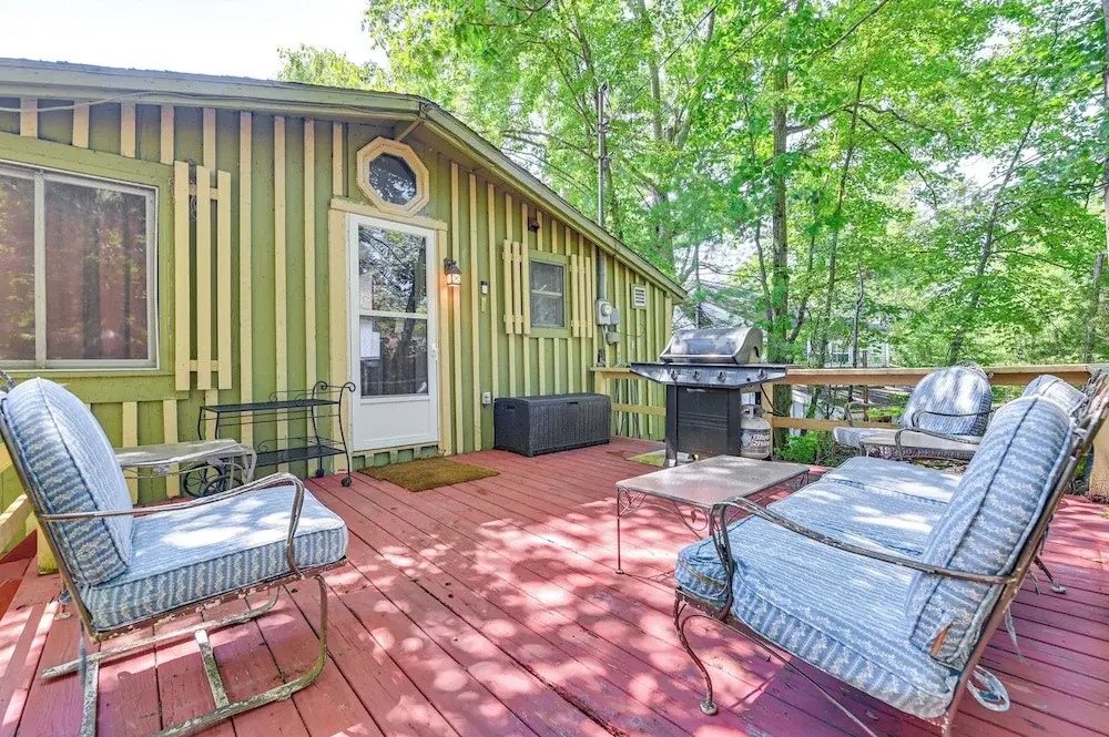 Quiet Cabin on Glen Lake w/ Boat Dock & Deck!