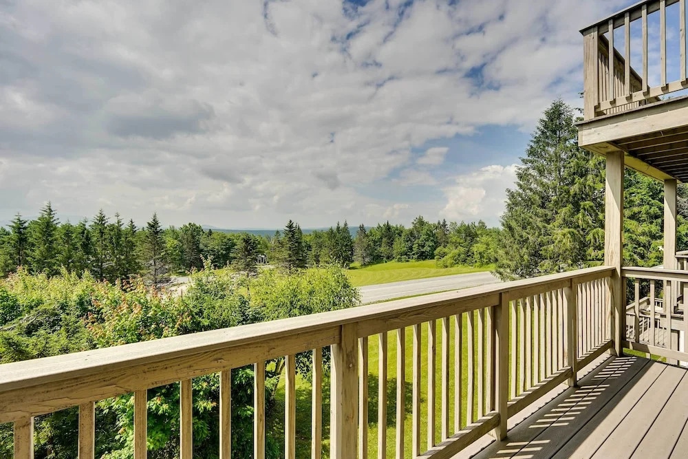 Adventure Home: Trails, Pool, Gym & Tennis Access