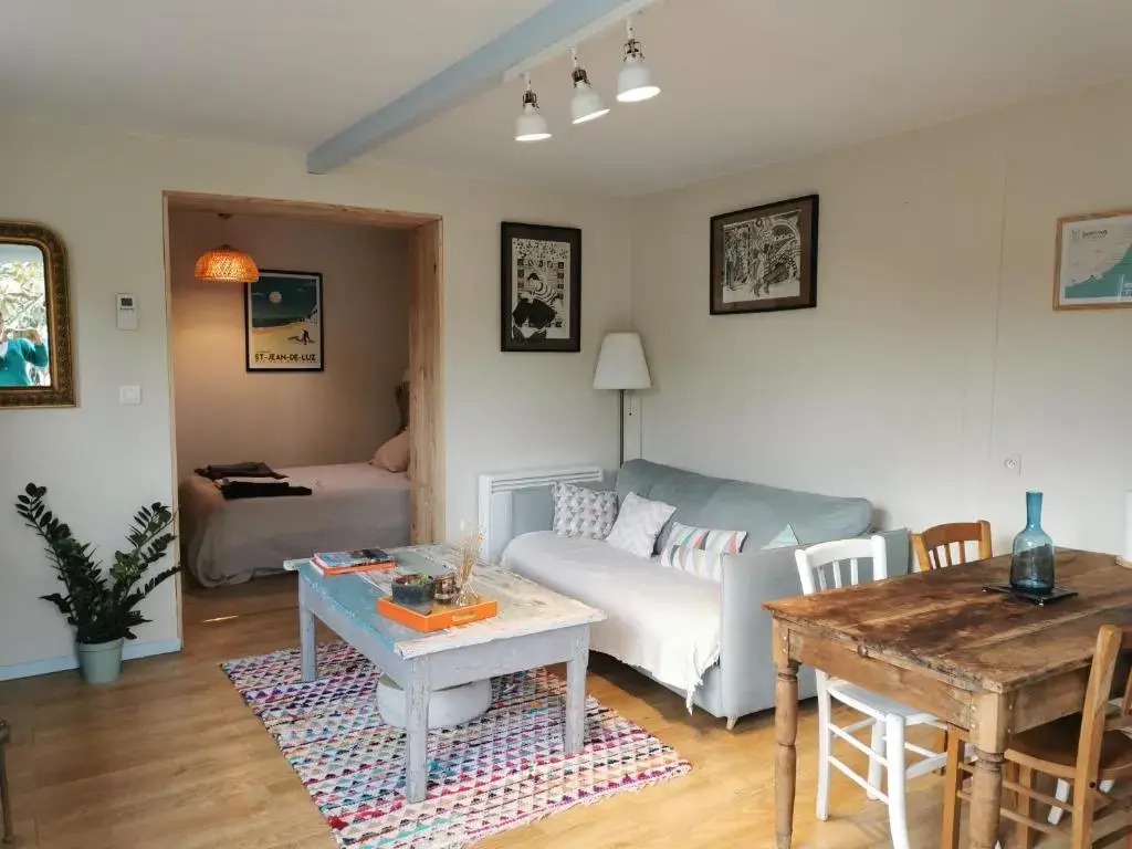 GITE AZKENDANTZA 2a6 PERS AVEC CARAVANE INSOLITE