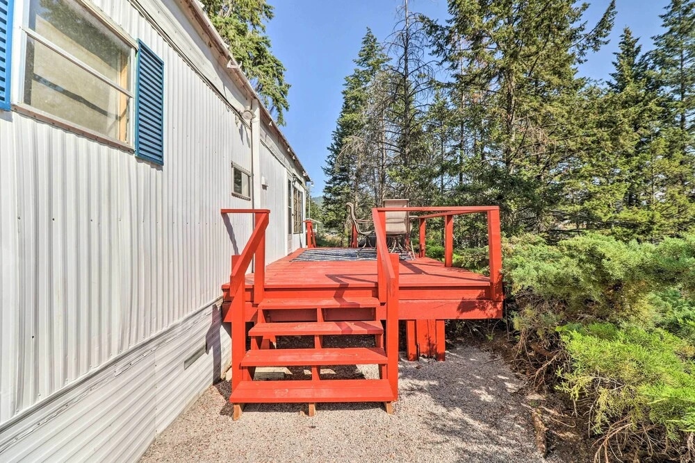 Cozy Lakeside Home w/ Lake & Mountain Views!