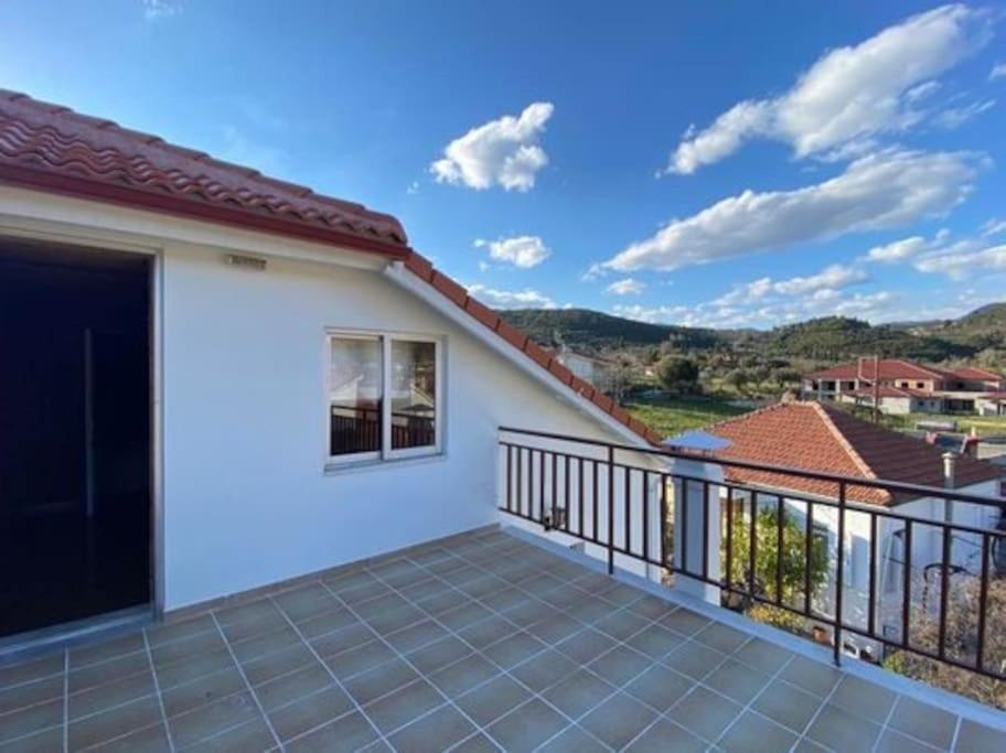 Laki's House Οροφοδιαμέρισμα με σοφίτα