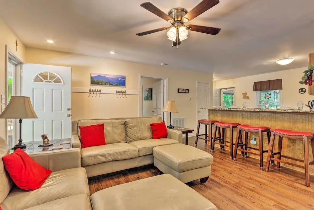 Beech Mountain Home w/ Covered Deck, Near Skiing!