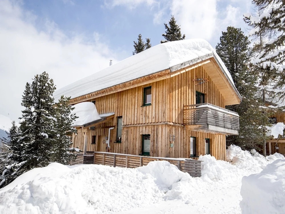 Peaceful Chalet in Turracherhöhe with Indoor Hot Tub