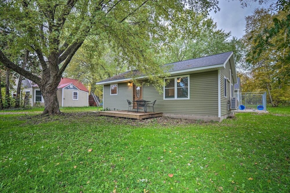 Pet-friendly Petoskey Area Cabin, Walk to River!