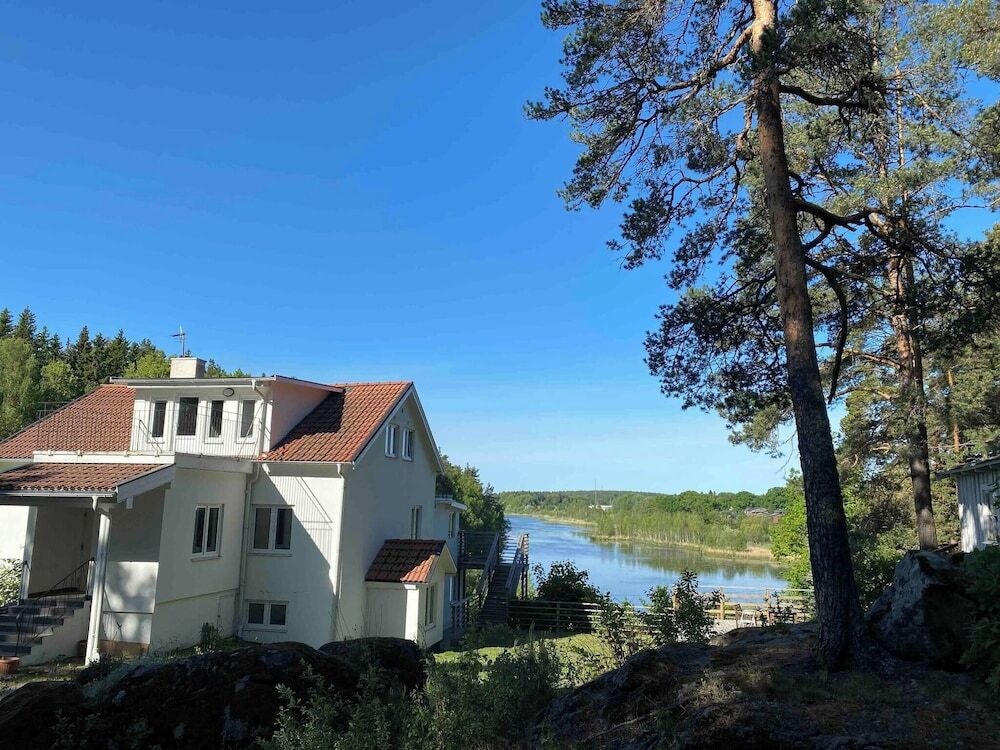Bjurvik's Villa - Flat 1 - Business Customers Only