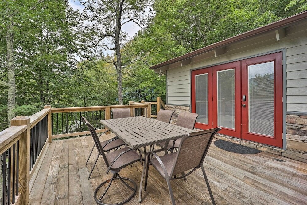 2 Decks, Mountain View: Beech Mountain Cabin!