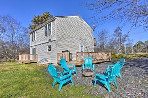 Fire Pit, Community Lakes: Serene Poconos Getaway!