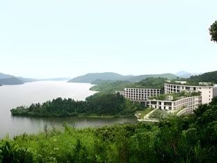 Hentique Resort & Spa