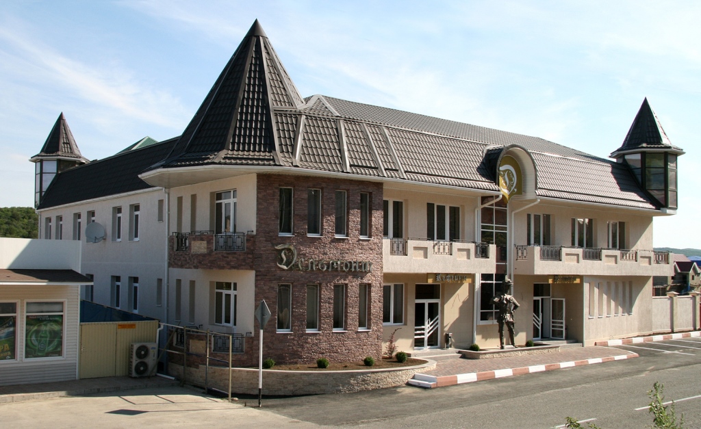 Delmont Hotel