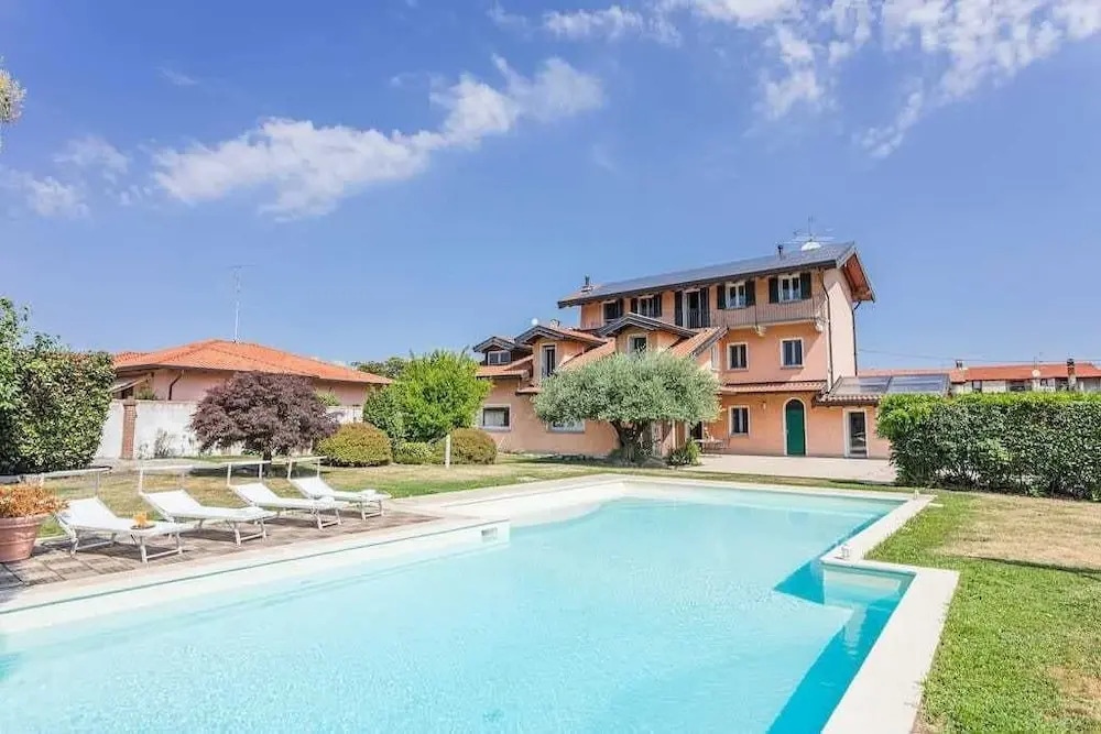 Villa Near Milan With Swimming Pool