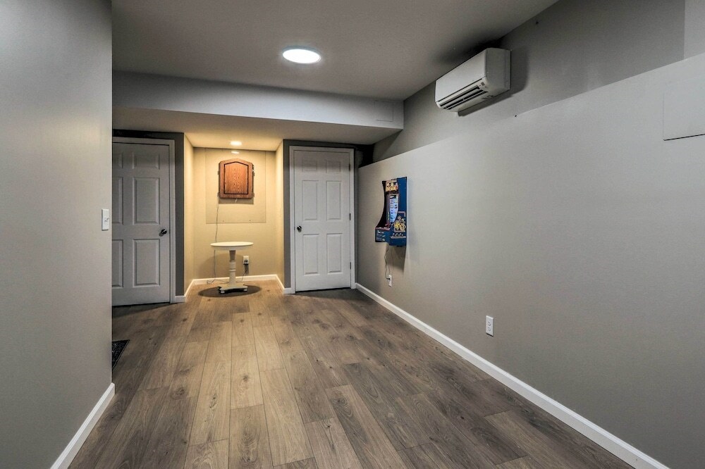 Chic Lake Sinclair Retreat With Dock & Hot Tub!