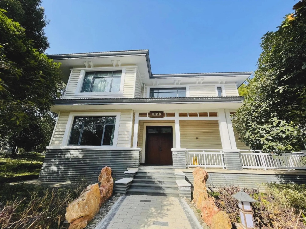 Jiayushan Lake Hot Spring Resort Hotel