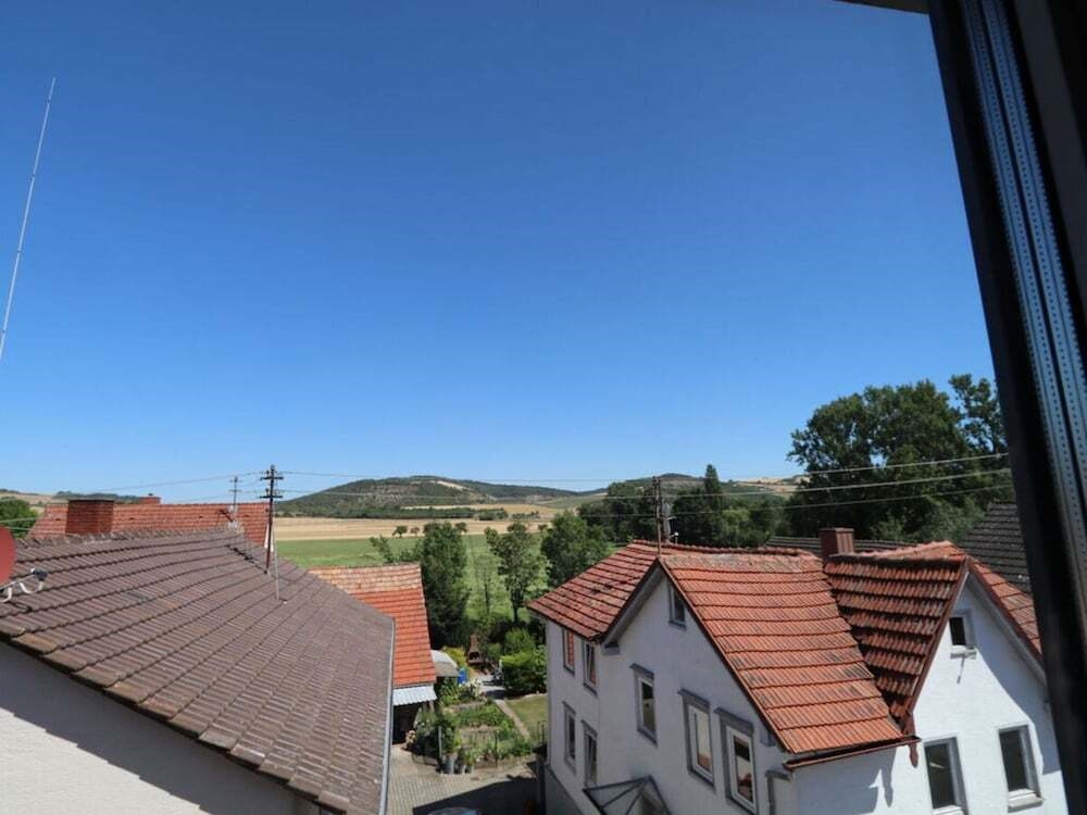 Welcoming Apartment Near Lake