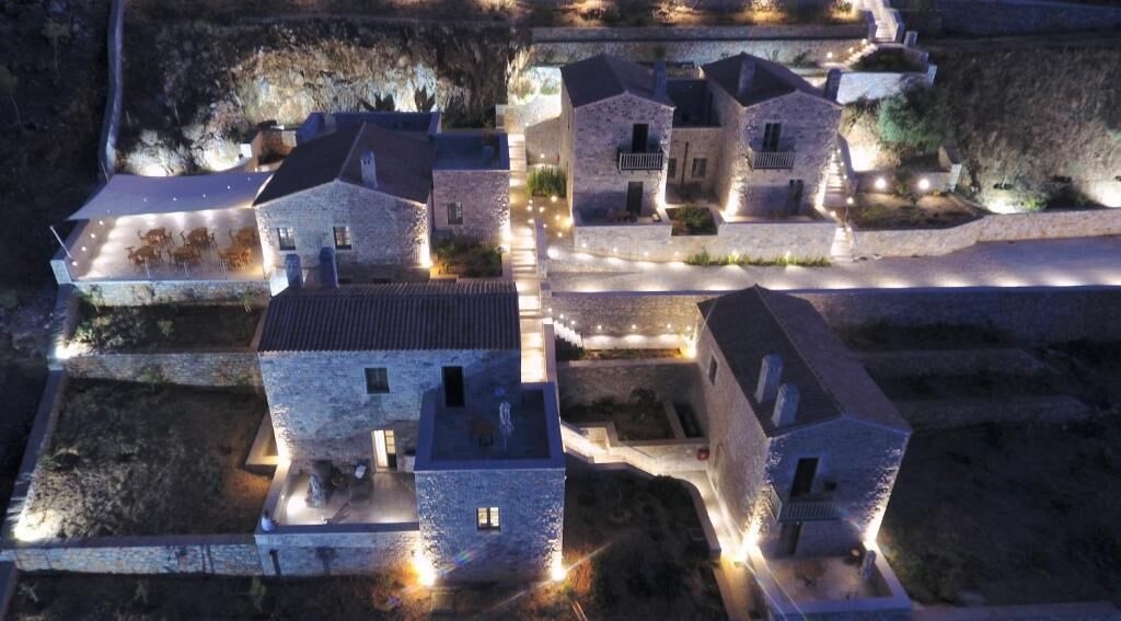 Trapela Limeni Luxury Suites