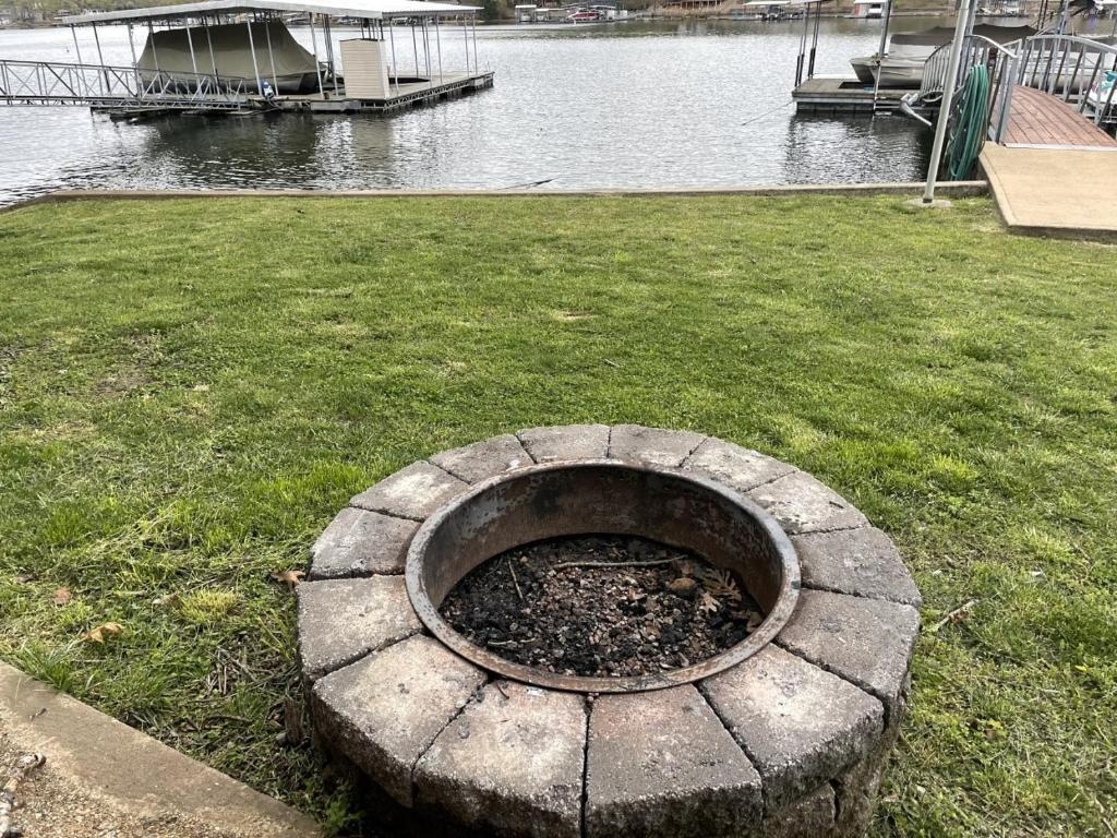 Loft , boat dock, 2 bedrooms , pet friendly