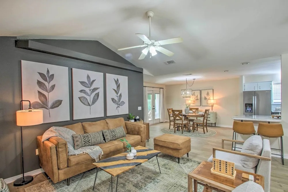 Cozy-modern Pensacola Home: Large Yard, Grill