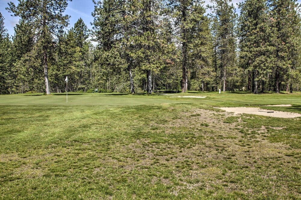 All-seasons Chewelah Home: Fish, Golf & Ski!