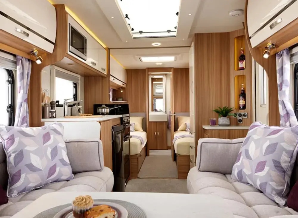 Stayzo Caravan - With Great Access to Local Attractions - With Free Wi-fi in the Chiltern Hills