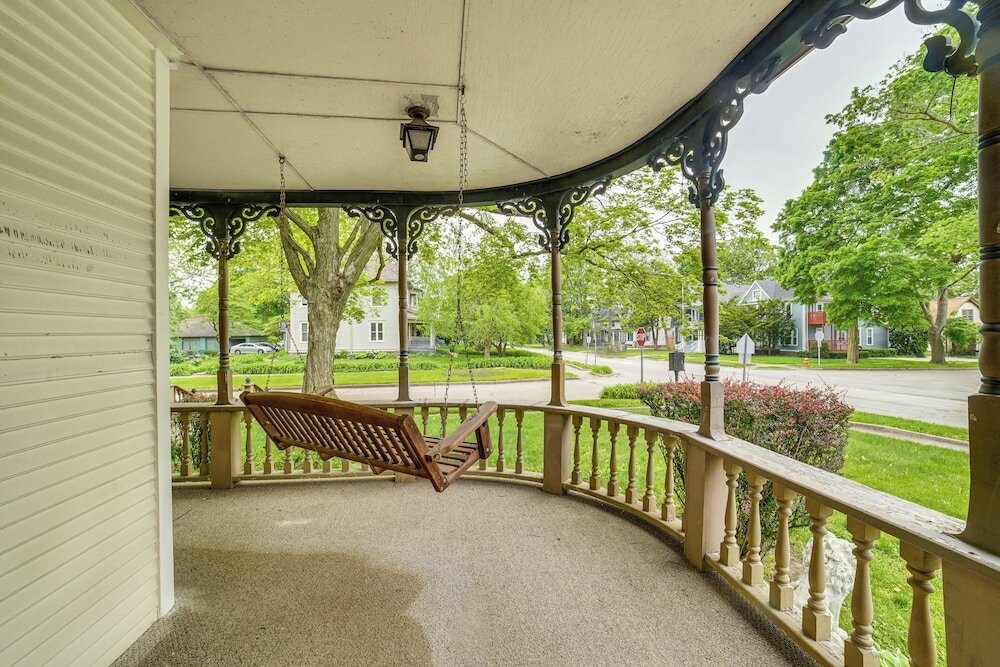 Charming Champaign Victorian w/ Deck!