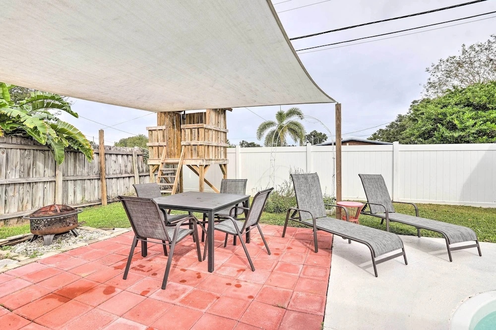 3 Mi to Botanical Gardens: Sun-kissed Largo Escape