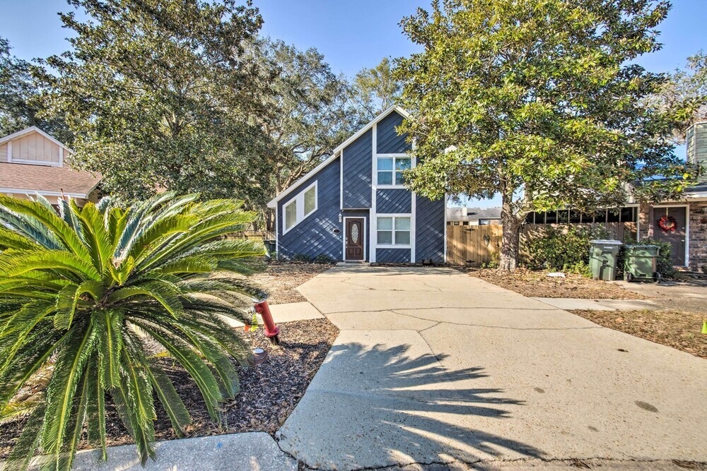 Pet-friendly A-frame Retreat Near Dtwn + Beaches!